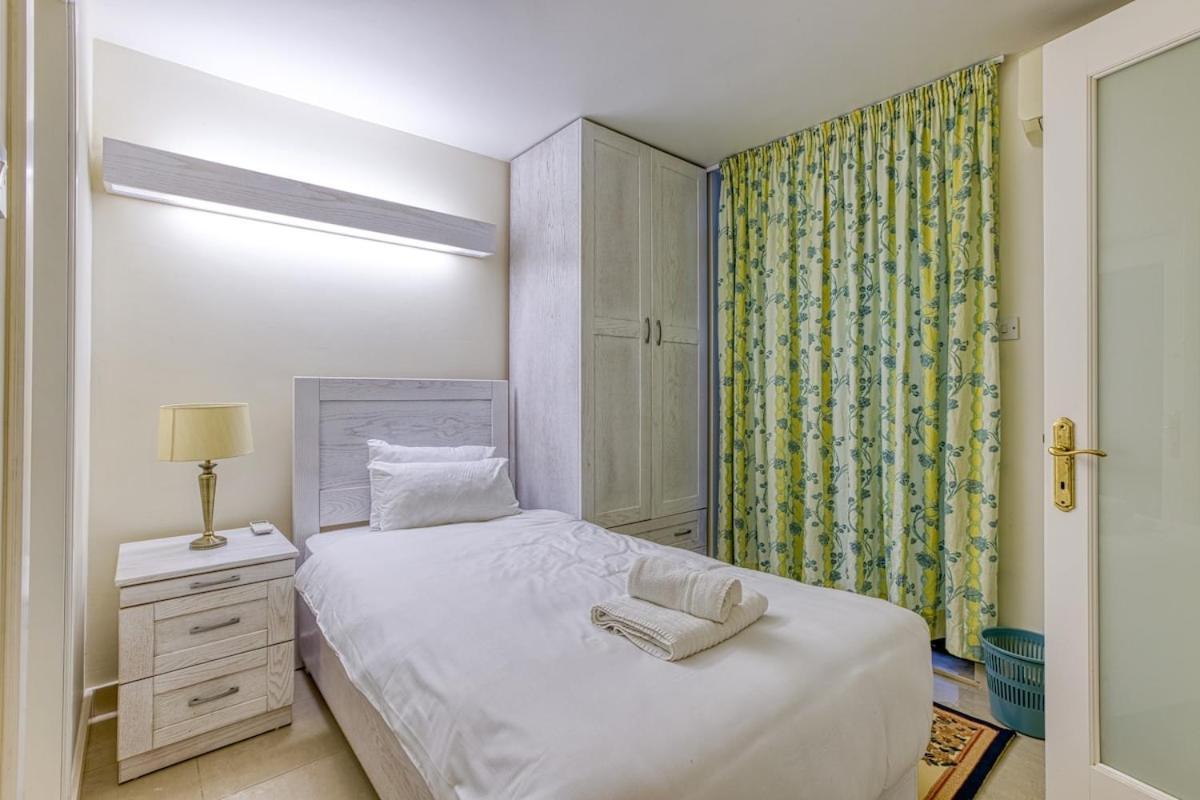 Apartment Qawra Seafront With Large Front Terrace