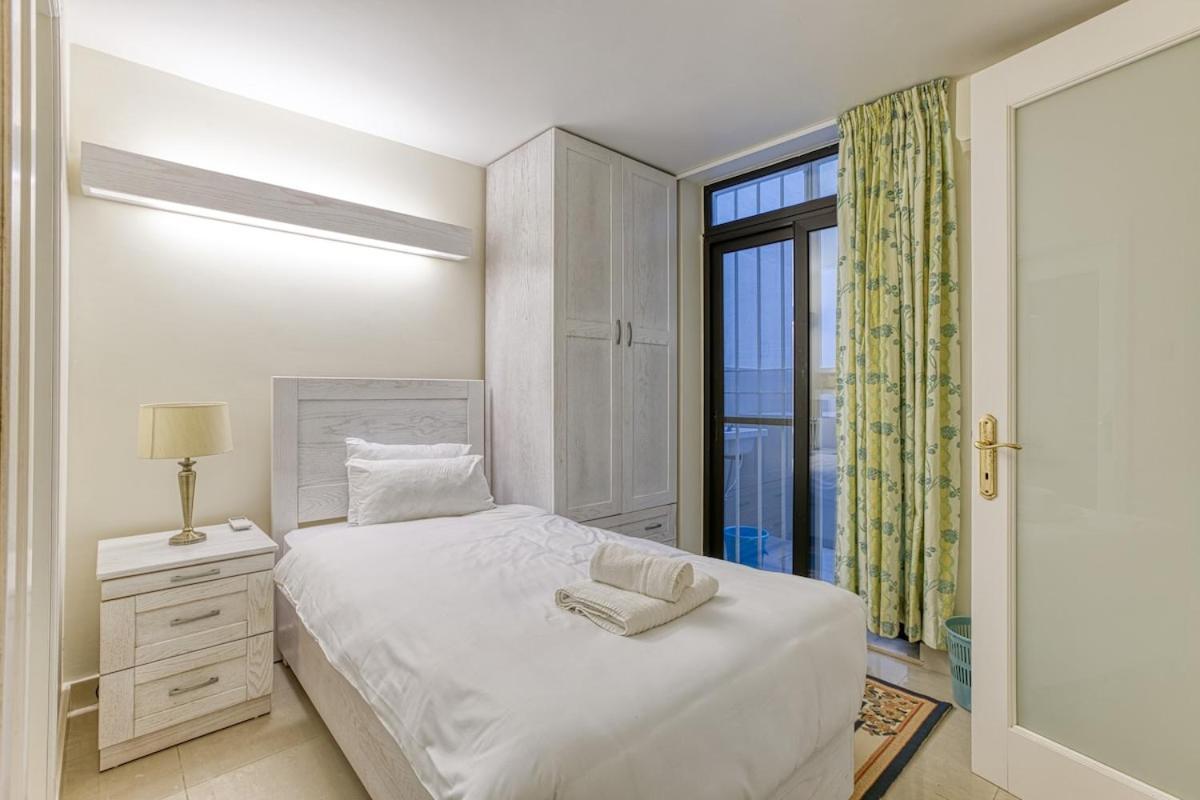 Apartment Qawra Seafront With Large Front Terrace