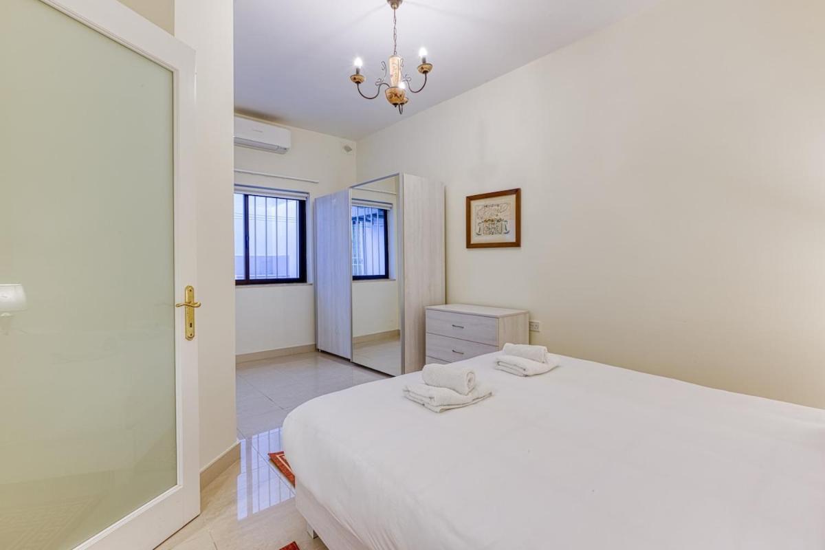 Apartment Qawra Seafront With Large Front Terrace